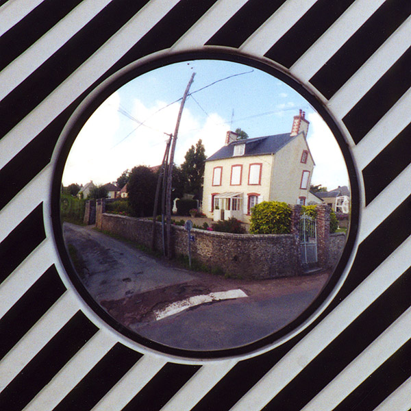 Regards contraints #4 - © 2000- (série ouverte)